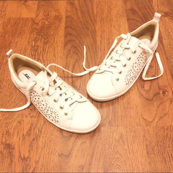 earth women's sneakers